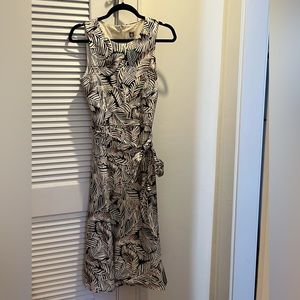 Patterned Anne Klein midi dress. Size 6.